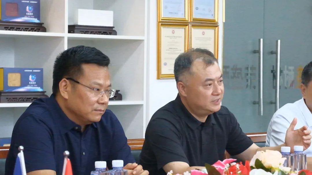 新密市委常委、政法委書記劉軍杰一行蒞臨榮盛科技集團(tuán)調(diào)研指導(dǎo)