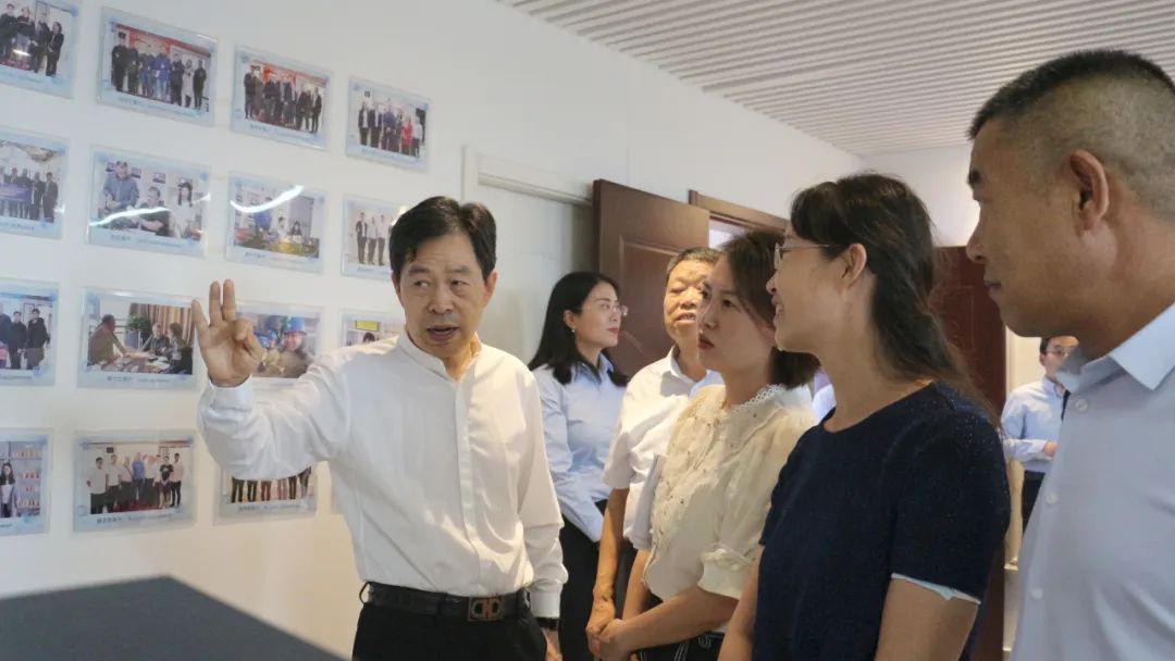 新密市委常委、政法委書記劉軍杰一行蒞臨榮盛科技集團(tuán)調(diào)研指導(dǎo)